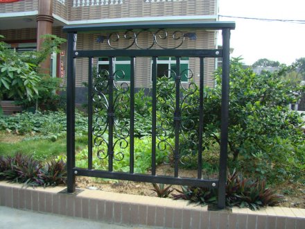 陽(yáng)臺(tái)護(hù)欄裝修怎樣才規(guī)范？陽(yáng)臺(tái)護(hù)欄廠家總結(jié)了